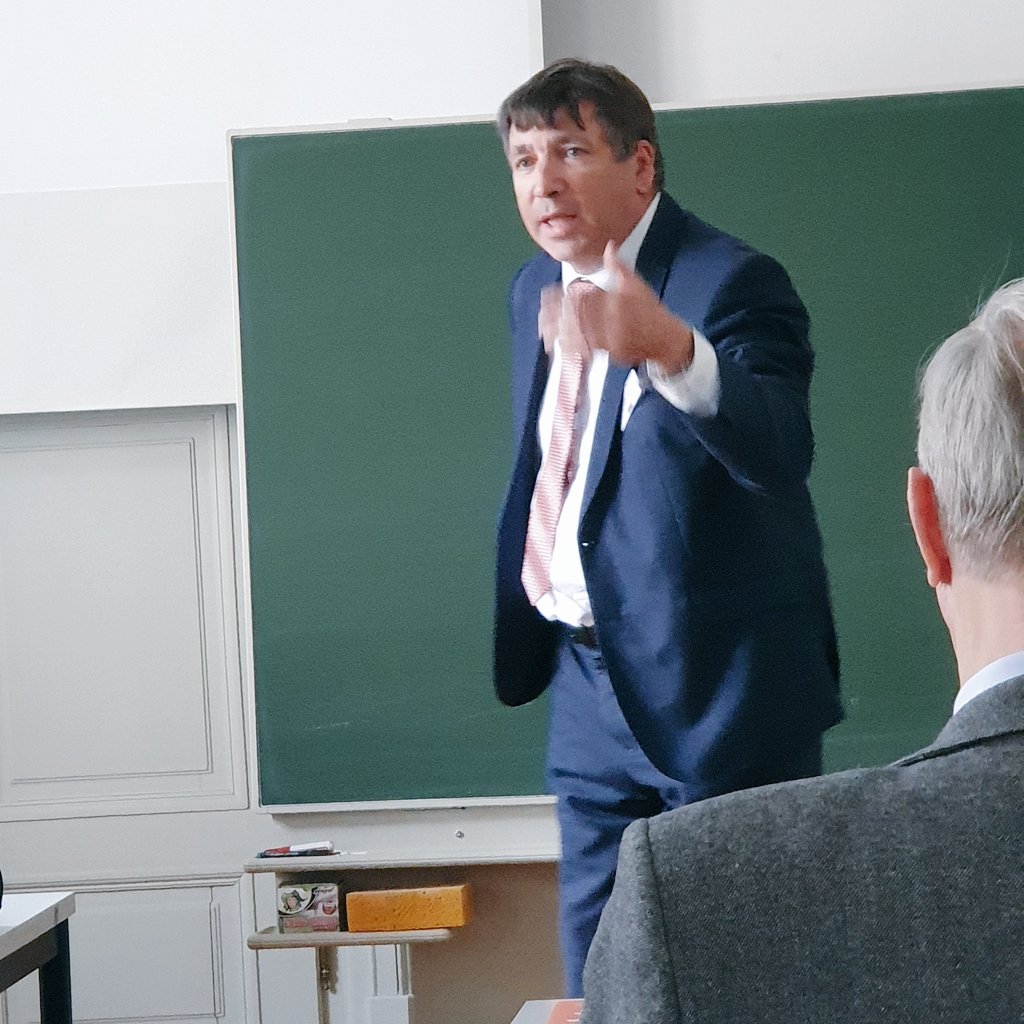 i_speiser's tweet image. Roman Behul aus der Slovakei spricht zum Thema "Digitalisierung von Metadaten" #iris2019