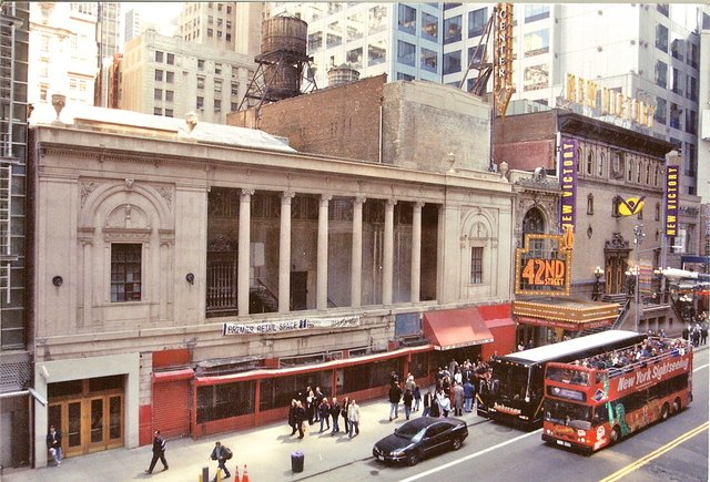 AMERICANSUPERN1's tweet photo. That looks crazy busy - Times Square theater New York, venue for my doc  Brookdale Lodge Uncovered screening and we shall be investigating the  theater itself the following night. could prove very interesting... https://t.co/n0yz3ILOJl