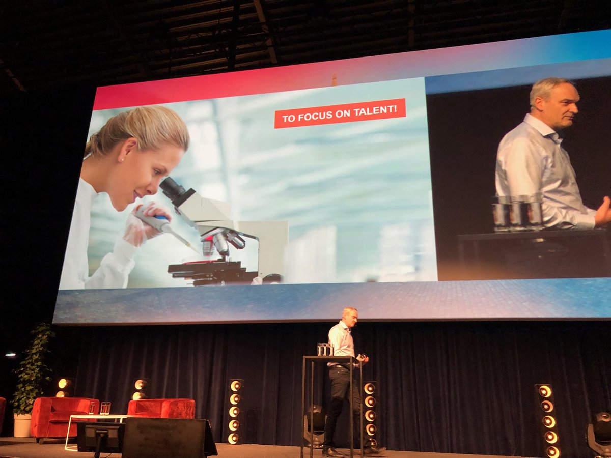 YvesMulkers's tweet photo. Don’t focus on improvement, work on your talents and work with those, otherwise you become average @jurgen_ingels #OracleCloudDayBE @OracleBelux @Oracle https://t.co/fp0CYpxUOd