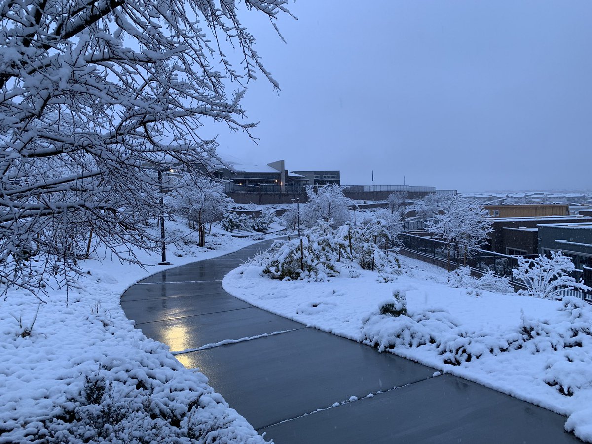matluschek's tweet photo. Summerlin snow #rjnow #VegasSnow https://t.co/zJvEP2yRcM