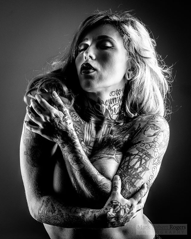 ModelShotsByMRR's tweet photo. Black and White and Light @aa_mdl #portraitphotography #ink #tattedmodel #emotion #dramaticlight https://t.co/q6TaHgzOoM #instagram #newjerseyphotographer https://t.co/UbU8sckNM1