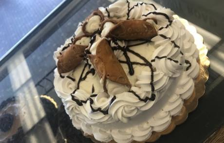 EgyptStarBaker's tweet photo. Sweets are our speciality! Stop in to one of our four locations to find something to satisfy that sweet tooth. https://t.co/teKoSHmcDr
