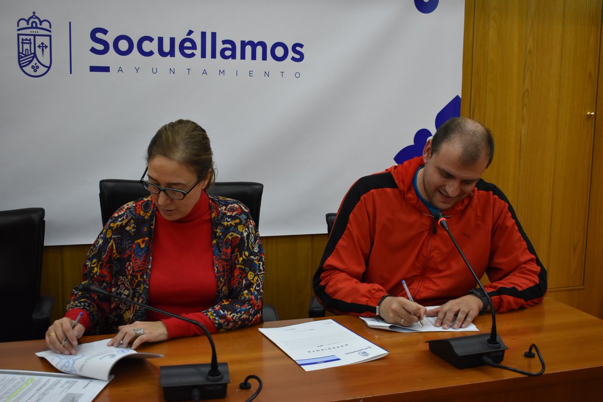EL AYUNTAMIENTO FIRMA SU CONVENIO DE COLABORACIÓN CON LA ESCUELA DE FÚTBOL SALA POR UN IMPORTE DE 12.000 EUROS
facebook.com/ayuntamiento.s…