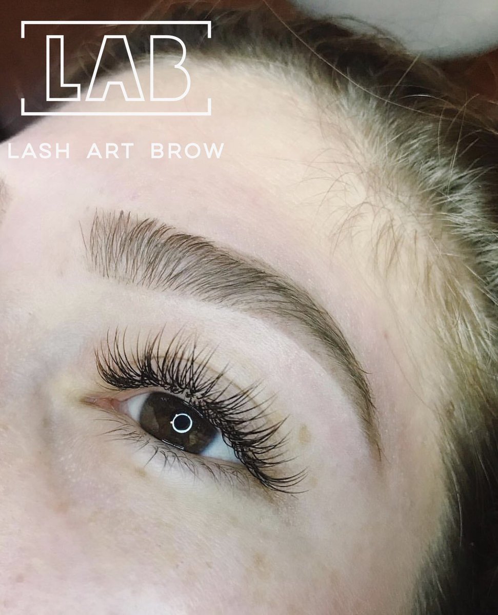 #LASHARTBROW 
Service: #MinimalismSet + #MonaLisaBrowWax
Price: $200 + $50
Time: 1.5hrs
Designed for the minimalist who desires a natural lash look💋
#volume #eyes #lashextensions #lashtrainer