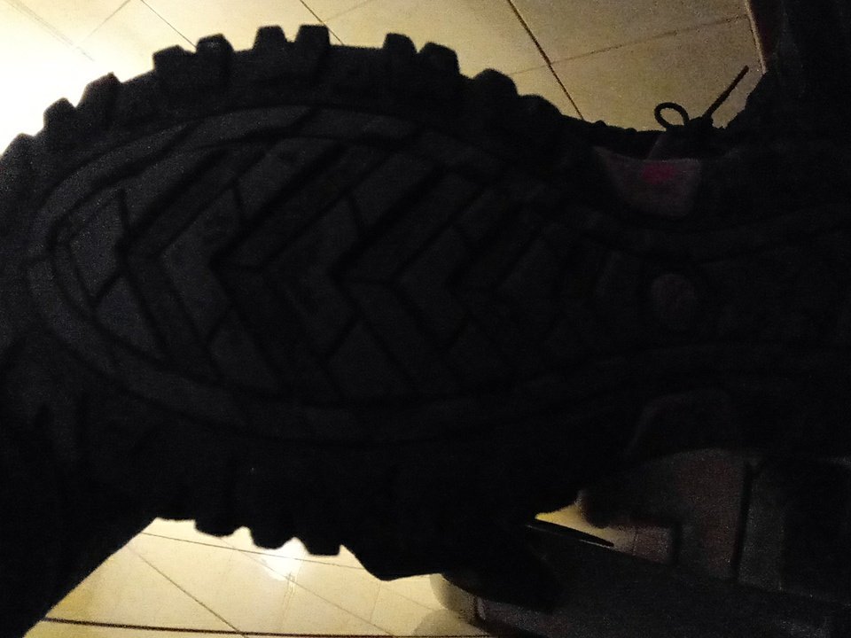 FrankieFuchs's tweet photo. Lick my boot clean you filthy slaves!

#footfetish #footworship #footslave #cashmeets #smellyfeet #wornsocks #smellyshoes https://t.co/ioFuw1LcFt