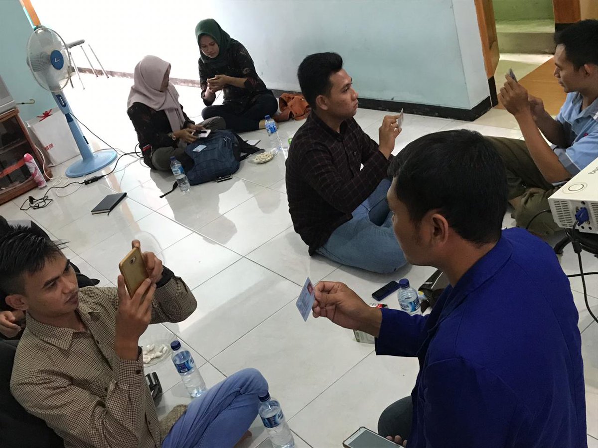 HARA_AgriTech's tweet photo. Hello from Bojonegoro! Welcoming our newest field agents… See the expression on their faces? Looks like they JUST tagged their first land! Join our community on telegram here: https://t.co/wteeVQ3msw #WeAreHARA #MakmurBersamaHARA #LifeatHARA #KPBojonegoro https://t.co/pshTPgguei
