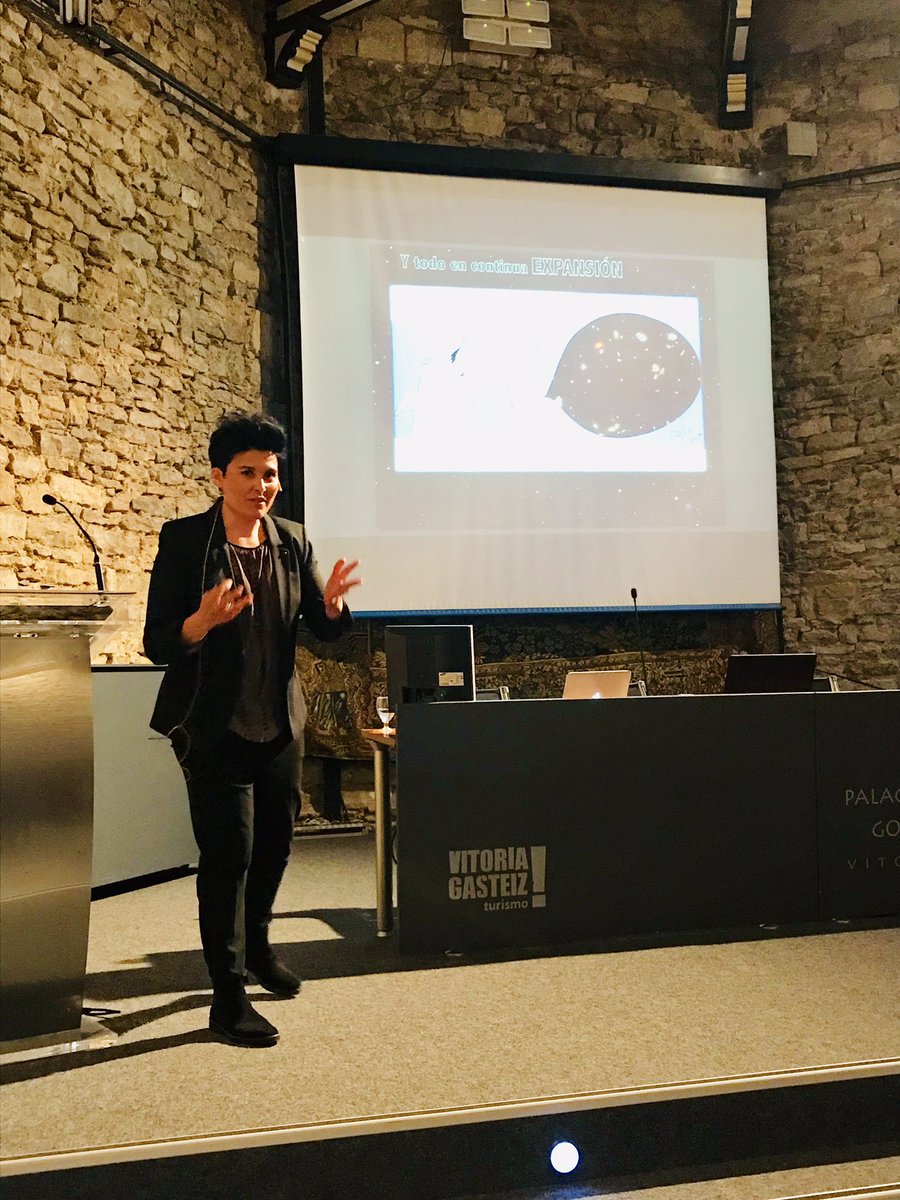 umbralightfest's tweet photo. .@SusanaMaln1, CEO de @luminicaambient, reflexiona sobre la iluminación sostenible. Starlight y turismo astronómico. 🌖🔭
#simposioumbra
#lucesdevanguardia
#umbrafestival https://t.co/BqFD7X88zi