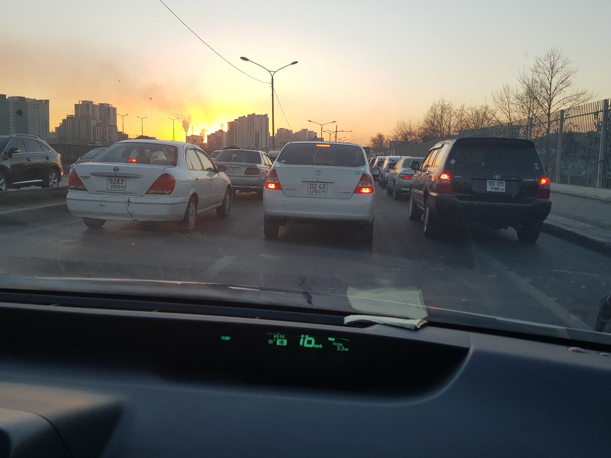 2 эгнээг 3 болгож чаддаг Монголчууд.