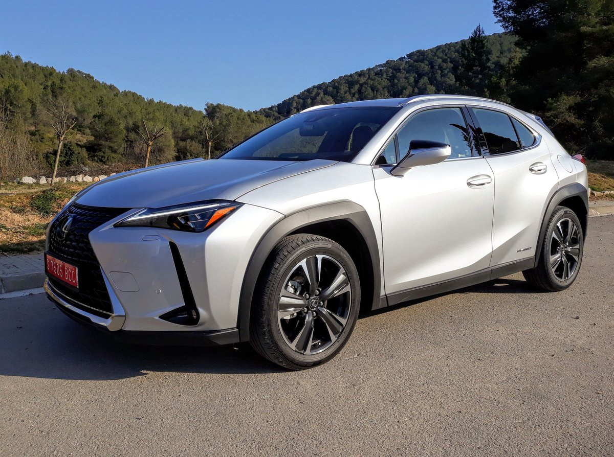 Automotive_Blog's tweet photo. Hard to take a bad picture of the stylish all-new Lexus UX https://t.co/7SQ5NrLd2k