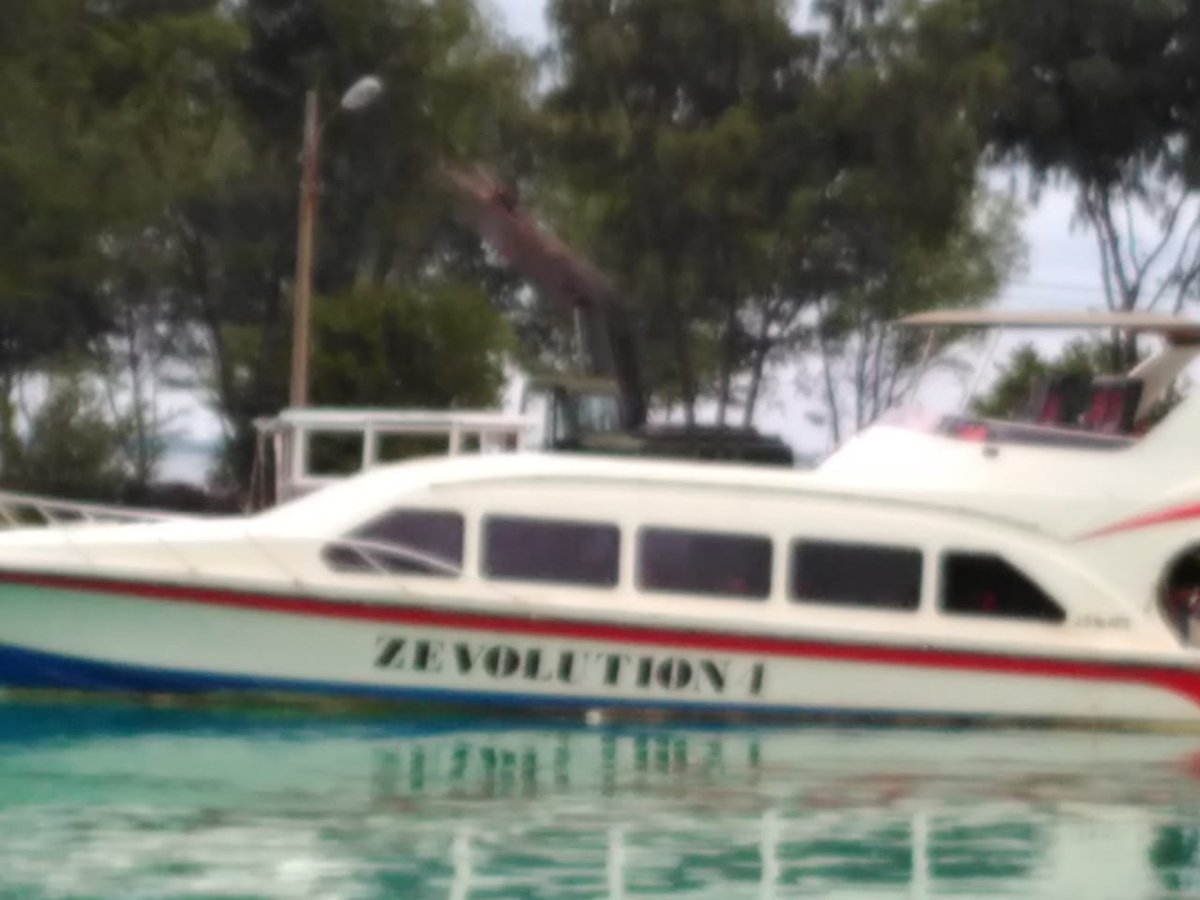 wajongngetan's tweet photo. Mobilitas dipulau tentu tak mudah. Sulit bg kami utk beranjak dr satu pulau ke pulau lainnya. Bragam cara kmi lakukan. Ada yg numpang perahu nelayan, ada pl yg nyarter kapal. Pokoknya kmi hrs sampai utk mlayani warga bagaimanapun caranya.
@tutykusumawati
@aniesbaswedan
#dppapp https://t.co/P0lFHqfHti
