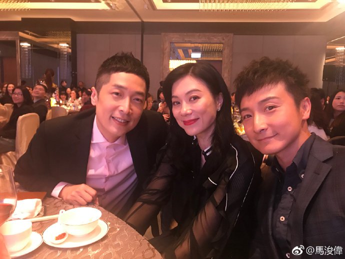 cnewsdevotee's tweet photo. [HK nostalgia ☺️] Some pics from #StevenMa in attendance for #GigiLai's company party with #AdaChoi, #MaggieCheung, #KenixKwok, and more~
#马浚伟 #黎姿 #蔡少芬 #张可颐 #郭可盈 https://t.co/SoESXmdfms