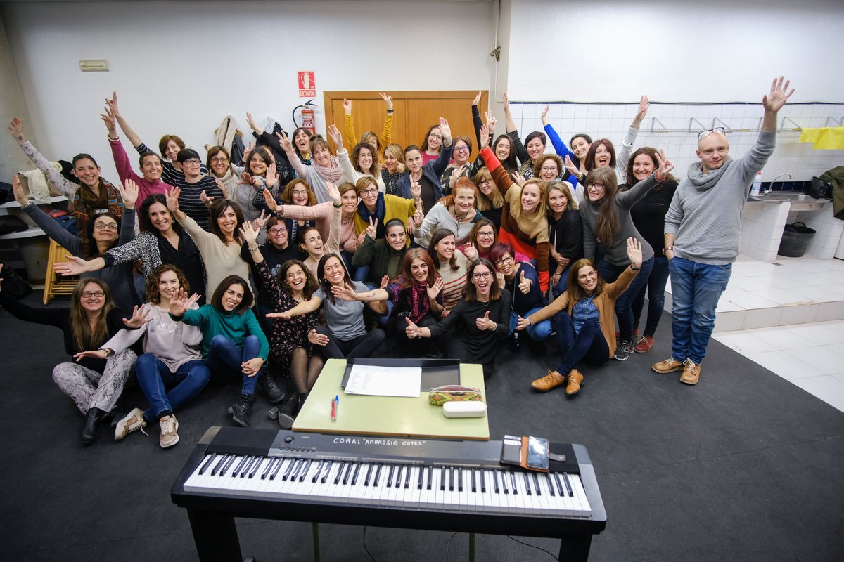 informacion_es's tweet photo. La XXXIV edición de la #GalaImportantes estará conducida por las periodistas @Sandra_Llinares y Ana Poquet y contará con la actuación del coro #CCPink de Villena
📲A partir de las 20.30 horas podrán seguir en directo el evento en nuestra página web https://t.co/ZxcmnMqwfq https://t.co/KThoiiHbIk