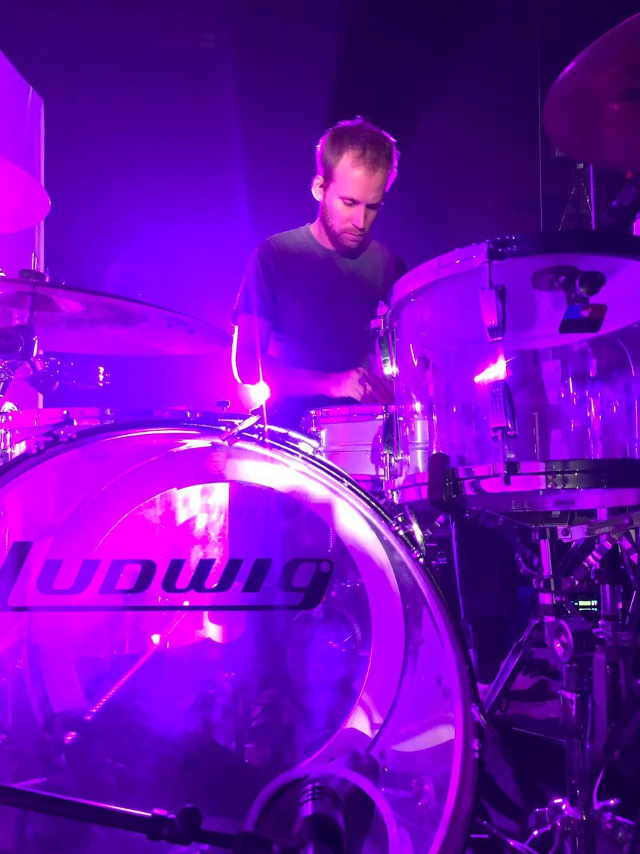 Demain on sera à Salers pour le festival @Hibernarock avec les copains de <a href="/MetroVerlaine/">Metro Verlaine</a> ❤️ hibernarock.fr/event/grand-bl…