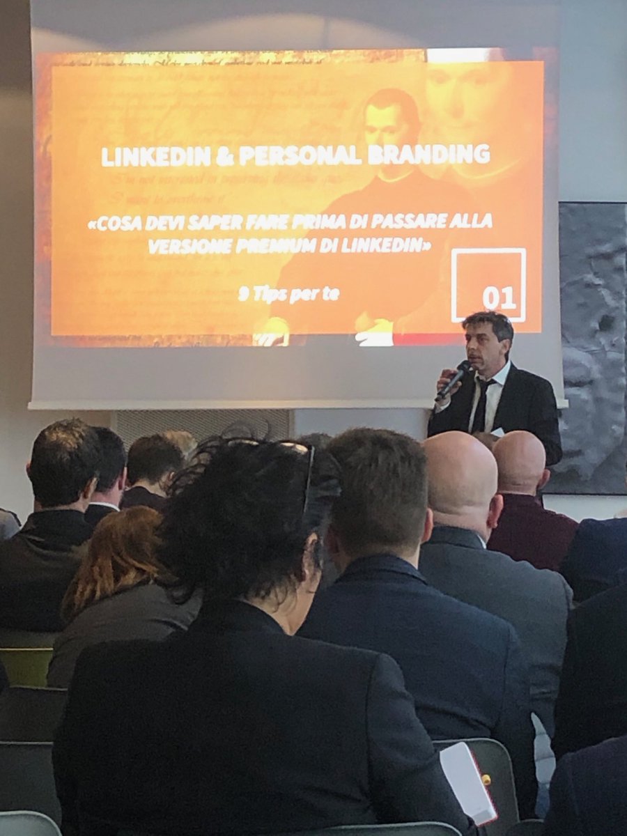 SilviaGomirato's tweet image. Oggi #becomeadigitaleader con i consigli di ⁦@GeomAlfieri⁩ su LinkedIn all’evento di ⁦@DBB_Italia⁩!