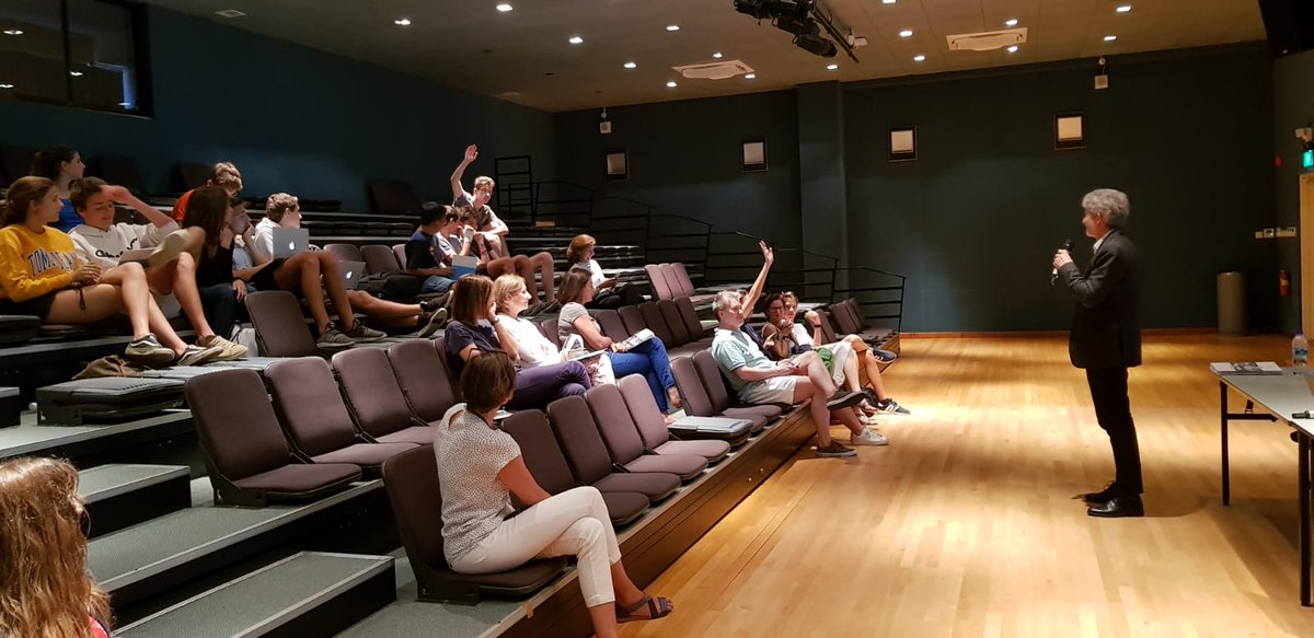 ESSEC_AP's tweet photo. #PreparingAnESSECFuture: Dr. Hugues Levecq, Dean of the #ESSECGlobalBBA and our Global BBA student ambassador, Alexandre Loo, sharing about the #ESSECExperience and #WHYESSEC with interest applicants applying via #FRENCHSESAME https://t.co/a9vsVCLDDL