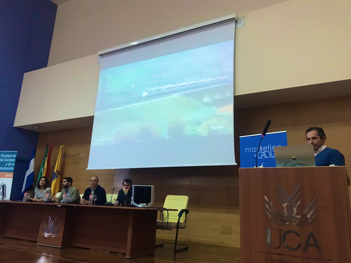 di_nitto's tweet photo. Lleno hasta la bandera en la jornada #elefectogominola que hemos organizado desde @cadizmarketing junto con la @univcadiz, para hablar, entre otros temas, del futuro profesional del sector, sobre todo para los jóvenes y estudiantes. ¡Seguimos! 😊 https://t.co/QrJHuCBx6e
