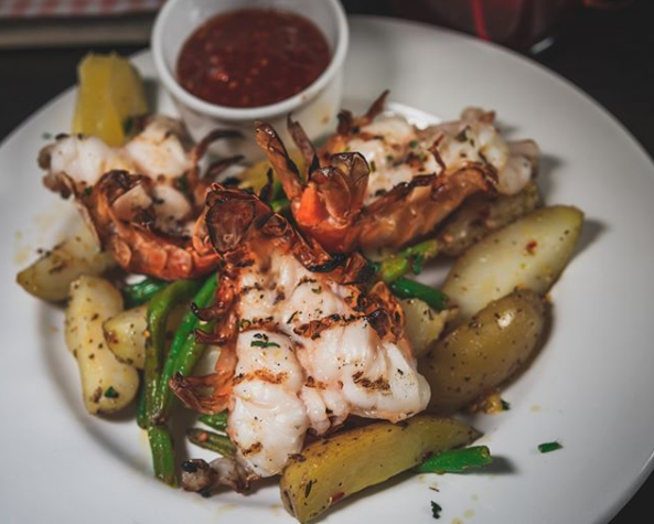 LeMadisonGrill's tweet photo. Thursdays can be a drag sometimes, right? Why not treat yourself to some beautifully cooked lobster at Le Madison? ?? https://t.co/TTCi17CmP0
