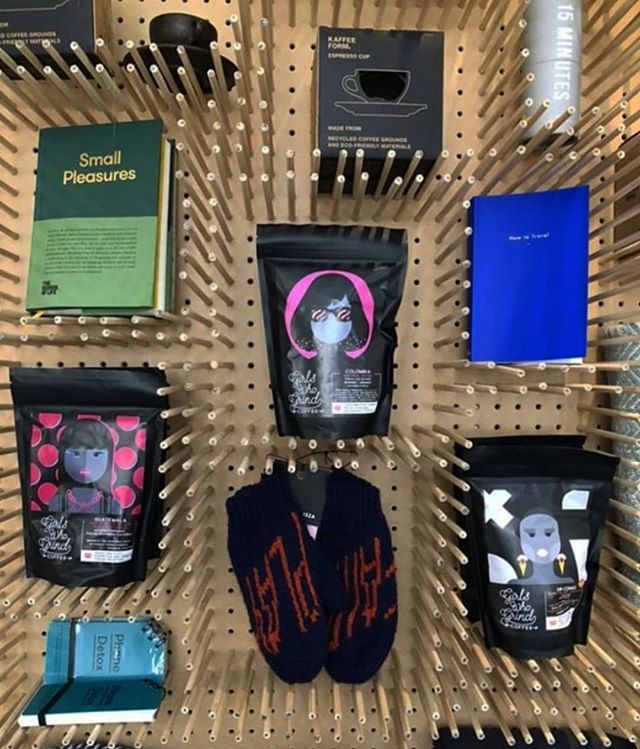GWG_Coffee's tweet image. Love a shelfie especially when they're cool as heck like this pencil wall at @friendsareelectric making our coffee looking extra spesh 👌👌
.
.
.
#girlswhogrindcoffee
#shelfie #shelflife #coffee #coffeelife #coffeetime #womenincoffee #design #designstore #cafe #cafelife #cafet…