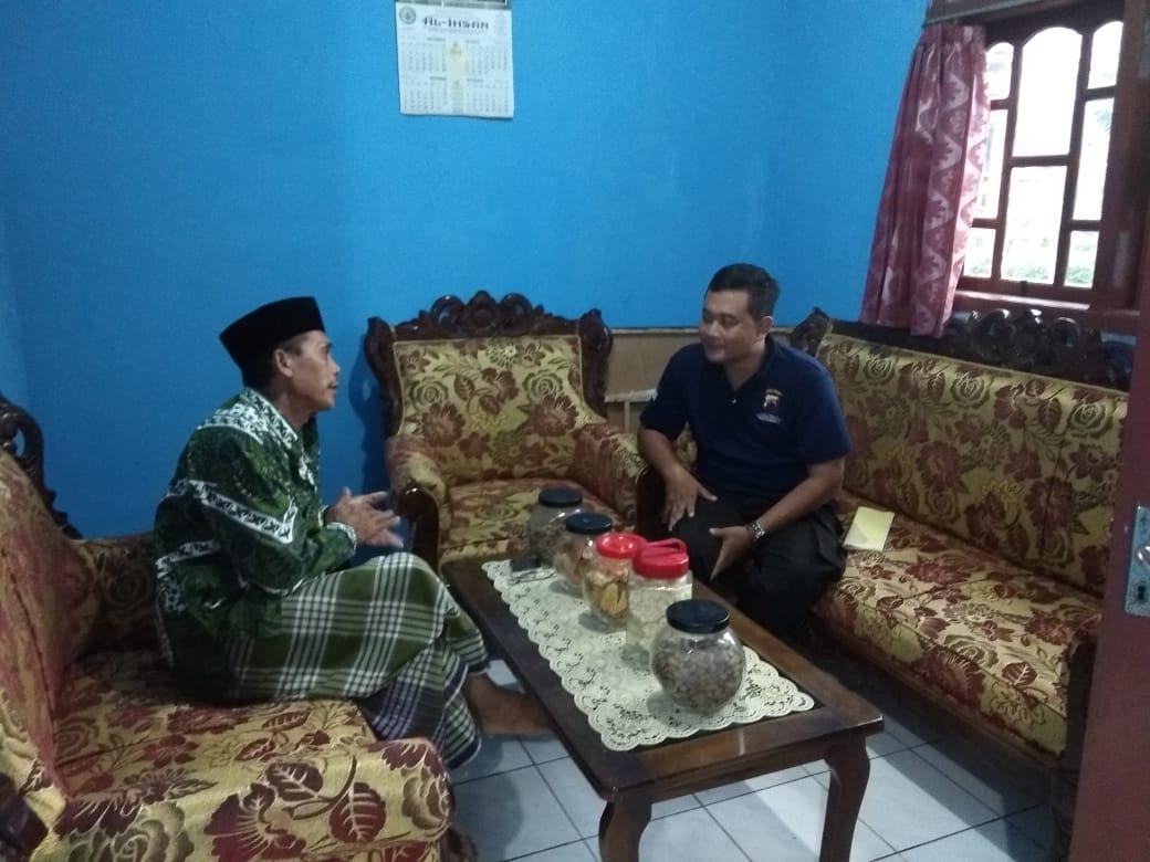Pengurus masjid (ust Daryono) Desa Mereng menerima kepala <a href="/polsekwrp/">polsekwarungpring</a> bp Heru Irawan dlm rgka persiapan SAFARI JUMAT di Desa Mereng yang akan dilangsungkan besok Jumat, 22-02-2019

Cc. <a href="/sekwarungpring/">Humas SekWarungpring</a> @TribrataNewsPml <a href="/puspindes/">PUSPINDES</a> <a href="/DivHumas_Polri/">Humas Polri</a>