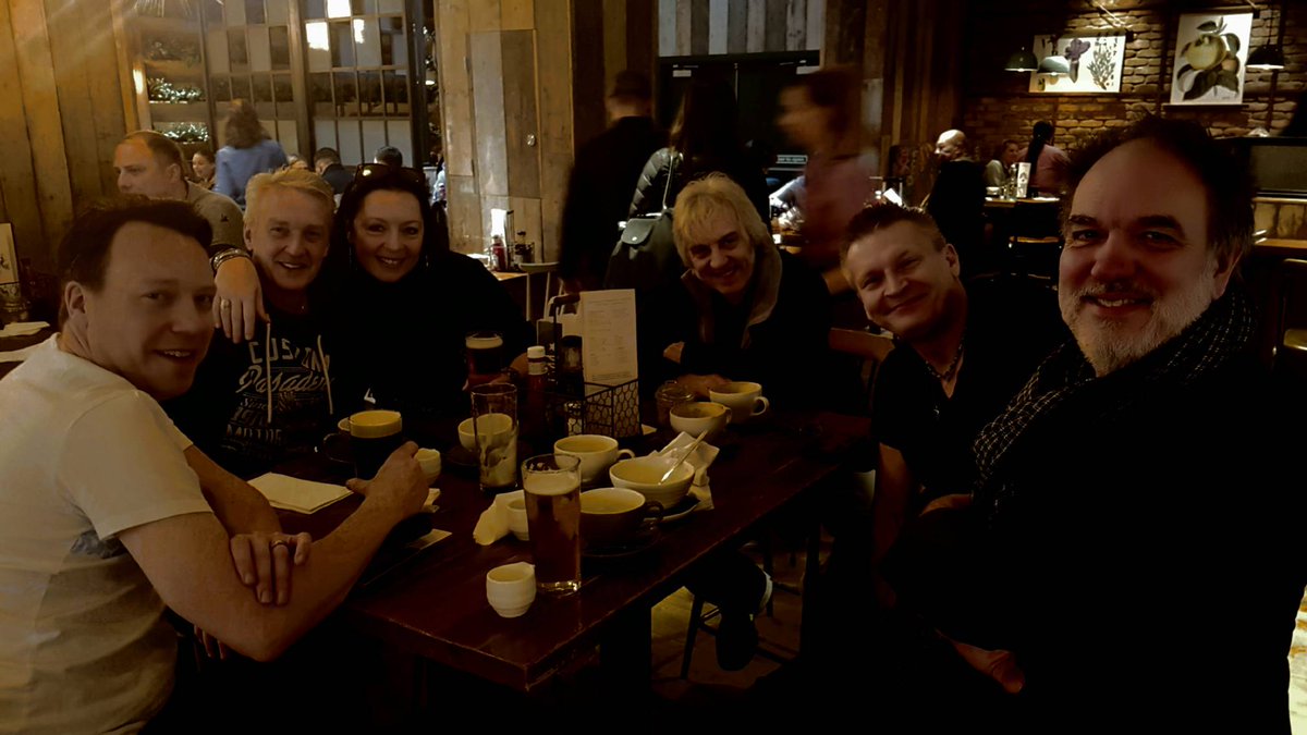 Breakfast at LHR T3 with @fmofficial on our way to #Spain #Barcelona our good friend Philip & his girlfriend Andrea are joining us for the ride 🍺🍻🥂
#fmlive #drummer #drums #drummerslife #PremierDrums #tourlife #Europe #Madrid #morecoffee #BritishBand #rockband #rockmusic #AOR