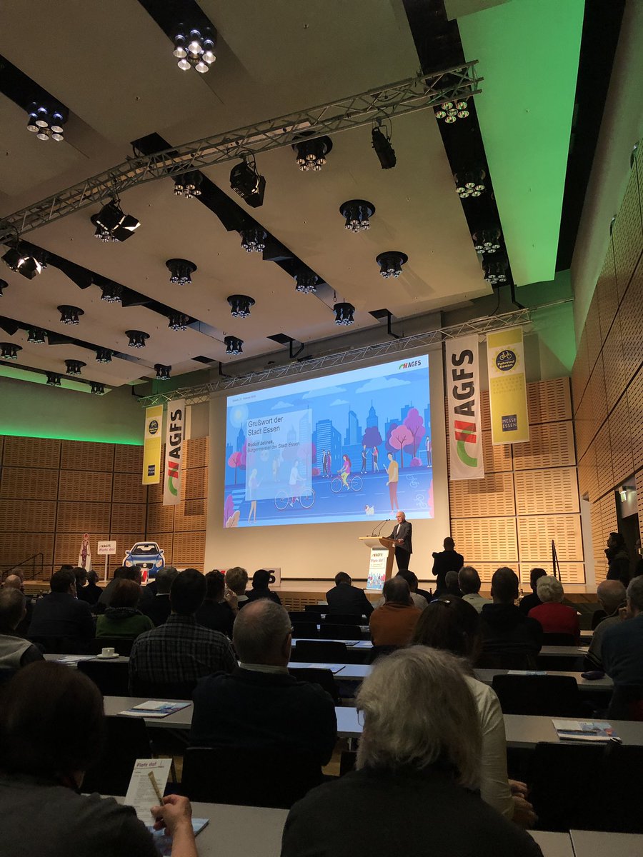 KnorDavid's tweet photo. Heute zu Gast beim AGFS-Kongress #PlatzDa #agfs19 #AufbruchFahrrad #mobilitätswende https://t.co/WVq2Nzqovm
