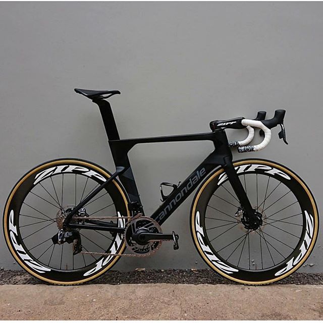 TotalRush's tweet image. If you think @ostevenson’s @cannondaleau System Six build is as sexy as we do, hit up @swimbikerunaustralia to talk all things Cannondale and fast bikes 🖤
#systemsix #zippspeed #custombuilt #blackonblack #hotwheels #cannondale #cannondalesystemsix #e… ift.tt/2SOxdTe