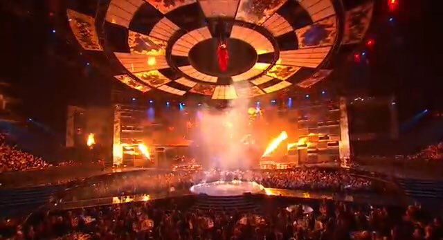 天井から降りてくるP!nkさん #通常営業 #BRITs