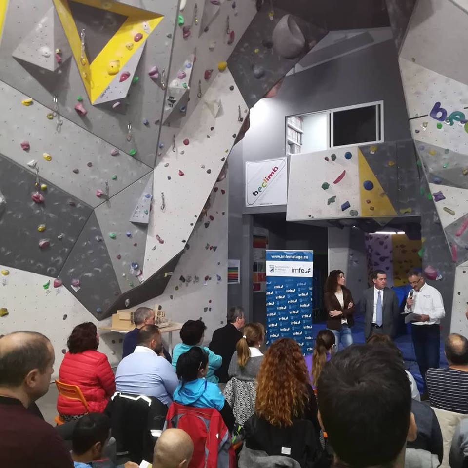 beclimbcenter's tweet photo. 🎬 EN DIRECTO - #NETWORKING empresarial IMFE MALAGA en #beclimbcentermlg 👨‍💼👩‍💼
Emprender y Escalar tienen muchas similitudes... SI QUIERES, PUEDES! 💪

#climbing #escalada #rocodromo #malaga #empresa #emprendedores #empresarios @FactoriaProyect @rgdfactoria https://t.co/tODLtkvMyI