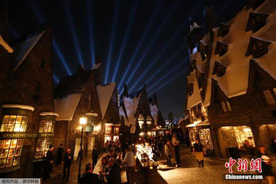 ChinaDaily's tweet image. #UniversalStudios' Beijing theme park has been officially named the Universal Beijing Resort (UBR) and has been under construction. The resort is the sixth globally themed park worldwide and the first of its kind on the Chinese mainland. bit.ly/2SPlEv7