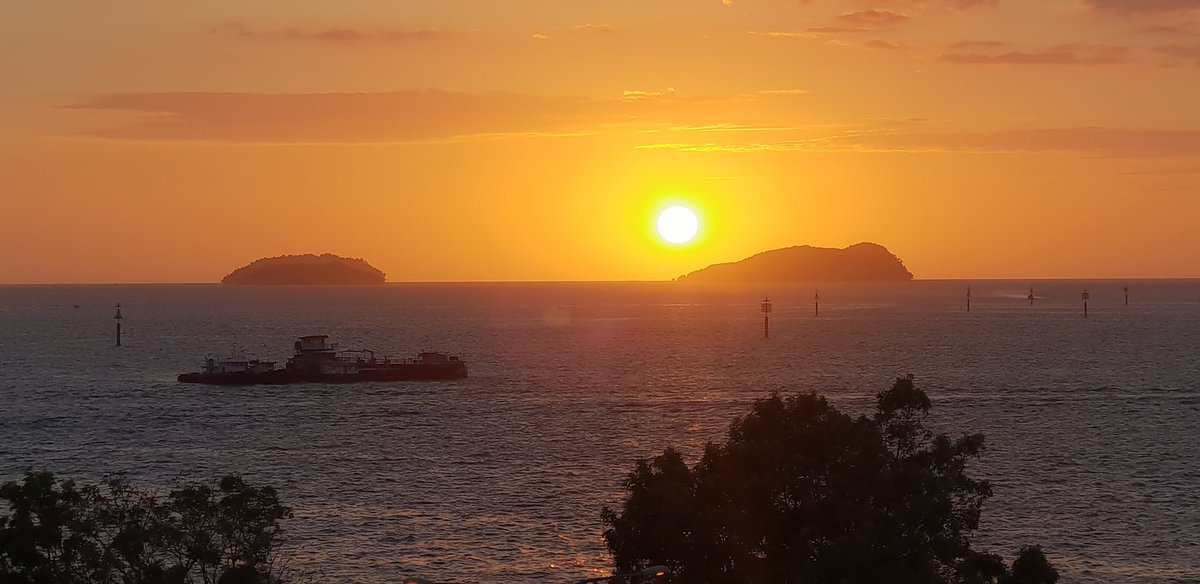 endless_roaming's tweet image. A #borneo #sunset #KotaKinabalu #sabah #Travel #travelinspires #TravelTuesday #photography