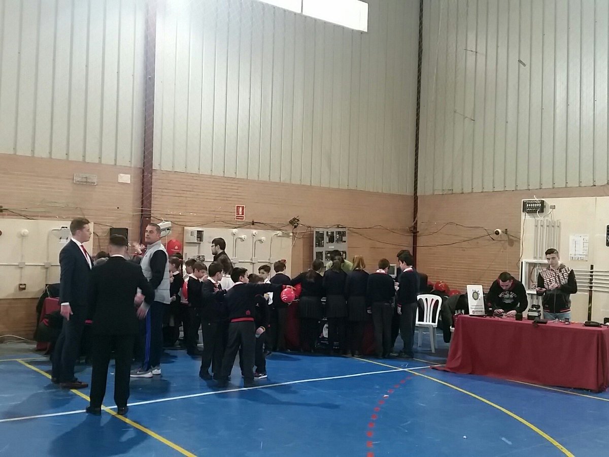 joseantllamas's tweet photo. Los alumnos de telecomunicaciones os vigilan 🎥 #expofp @salesianotriana https://t.co/ml71D9xLeW