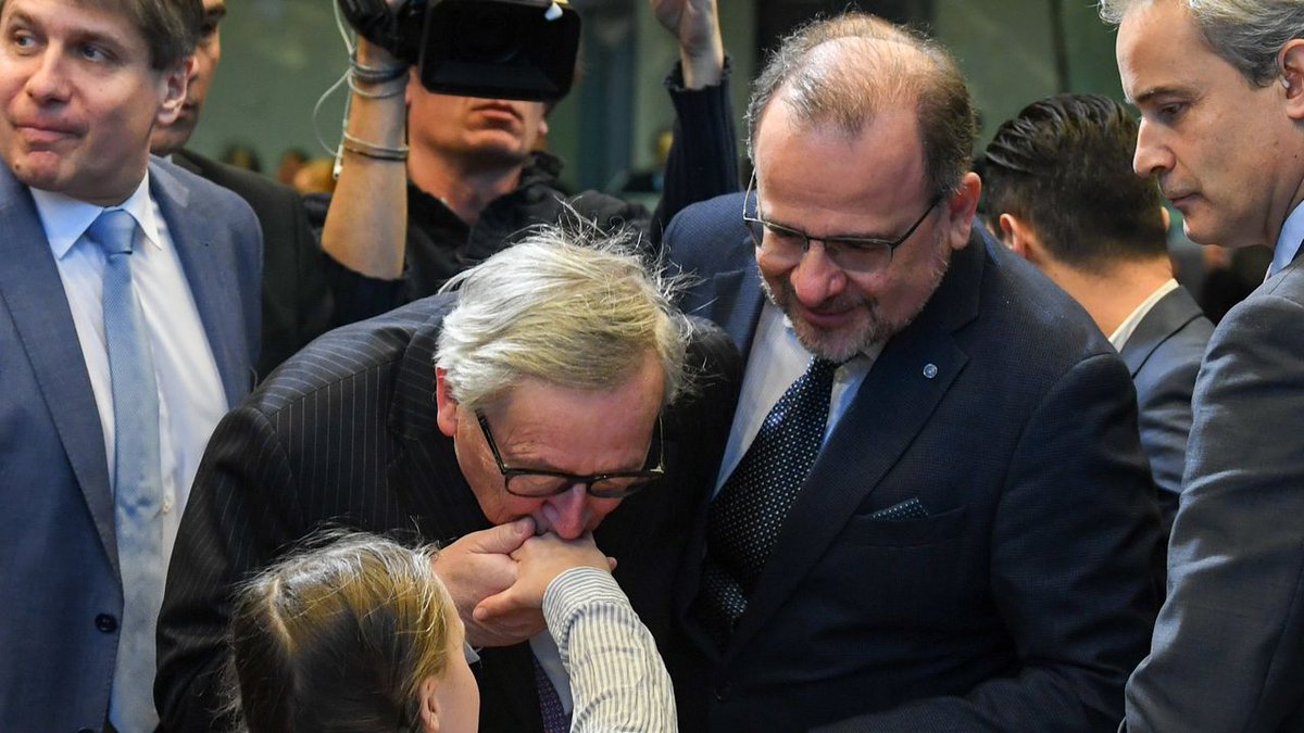 Arnojoncas's tweet photo. Gadver. Of hoe je een activist in één keer kan kleineren, depolitiseren en onderwerpen aan je patriarchale illusies. #GretaThunberg https://t.co/eCgYlNX5ZZ