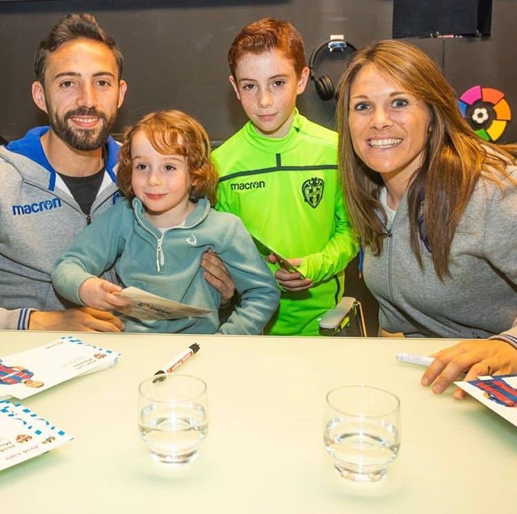 ruthgar5's tweet photo. Gracias por el día de ayer...momentos bonitos los que vivimos con nuestra afición, que una vez más nos transmitió su cariño y apoyo 🐸🔵🔴
#agradecida #sonrisas #iusion #emocion #felicidad #quegrandeesserpequeño
#compañer@ssssss 🔝 https://t.co/PvoqO7YMNz