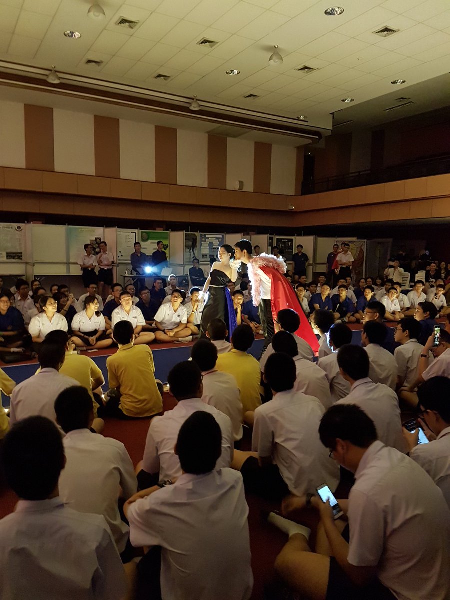 mwit_th's tweet image. บอทก็สงสัยว่าเด็กๆ หายไปไหนกันหมด ที่แท้มาเดินแฟชั่นโชว์กันนี่เอง เห็นว่าเป็นส่วนหนึ่งของวิชาเรียนด้วย น่าเรียนจัง คงสนุกน่าดูเลยนะ #bodyartshow #themesuperhero #เปิดโลกกิจกรรม #MWIT