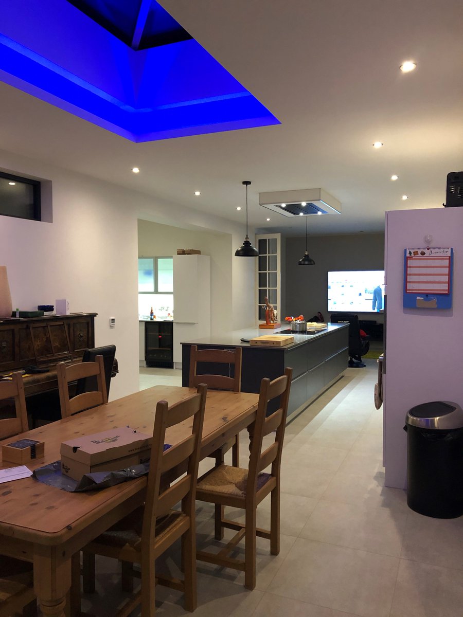 BBSpaldingShow's tweet photo. New #SymphonyKitchens Alta Matt Anthracite PTO &amp; White In-line Kitchen! Stunningly modern. #Buildbase #newkitchen #homeimprovement #highquality https://t.co/fjpZUuAw5Z