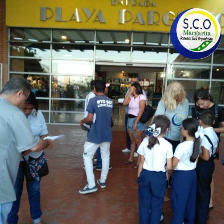 scomgta's tweet photo. Ayer estuvimos de 4 a 7 pm en #SAMBIL registrando voluntarios y pudimos llenar docenas de planillas.
Hoy #VamosPorMás en:
#Farmatodo
#Provemed
#CCAB https://t.co/Co42uUczct