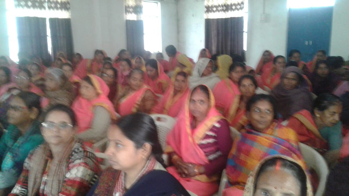 UPGovt's tweet image. #UPCM श्री @myogiadityanath जी द्वारा किशोरी बालिकाओं के लिए स्कीम फॉर एडोलेसेंट गर्ल्स (एसएजी) के शुभारम्भ कार्यक्रम का जनपद बागपत में आंगनबाड़ी कार्यकत्रियां लाइव प्रसारण देखते हुए।