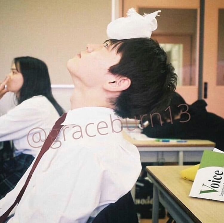 カコ En Twitter マシホが本当に高校の卒業式の為に帰国するなら 制服の第二ボタンは誰にあげるの ねえ 教えてよ 前世でどんな得積んだらそうなれたの 制服のボタン全部無くなっちゃうよねあの子 T Co