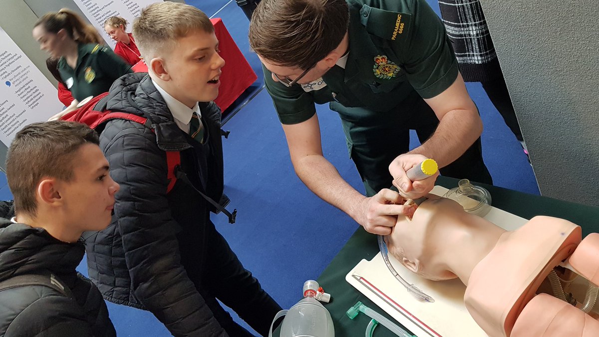We're at Parc Y Scarlets #Llanelli for #skillscymrucarms careers fair today talking about all the careers opportunities at <a href="/WelshAmbulance/">Welsh Ambulance</a>
 @Ellie_Ieu233 <a href="/grant_arthur/">Grant Arthur</a> <a href="/official_parc/">Parc y Scarlets</a>