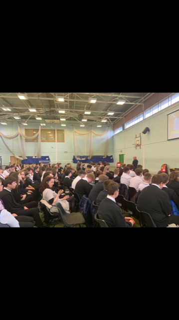 CoedcaeSchool's tweet image. We are excited to have @PositivelyMAD  with us today.  Year 10 and 11 having fun whilst learning MAD skills. Revision doesn&apos;t have to be boring!
#revisiontechniques
#mindmaps