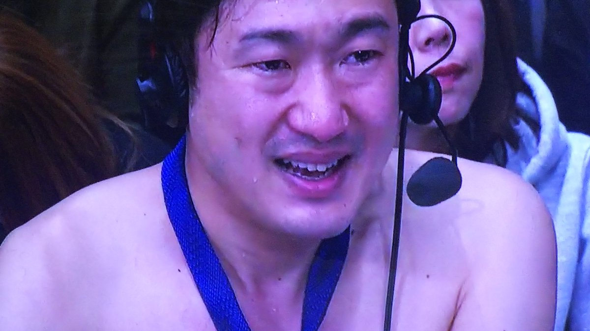 batt20110528's tweet photo. 野上アナ「(泣きながら)私が、私が言うのは本当におかしいかもしれ���せんが心の底から飯塚さんお疲れ様でした止まない拍手の中で飯塚高史の想いがこもった最悪なレスラーに贈られる最高に暖かい拍手の中でお別れをします」 #njpw #njroad #njpwworld #鈴木軍 #飯塚高史 #飯塚高史引退記念大会 https://t.co/cSl5BaNRuV