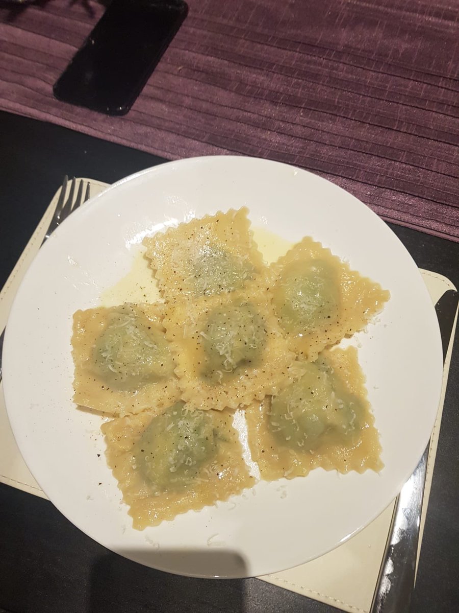 PoonamKVig's tweet photo. @theGordanRamsey what do you think of this Salad starter and spinach and ricotta pasta main I made? https://t.co/KkZi1AUJyQ