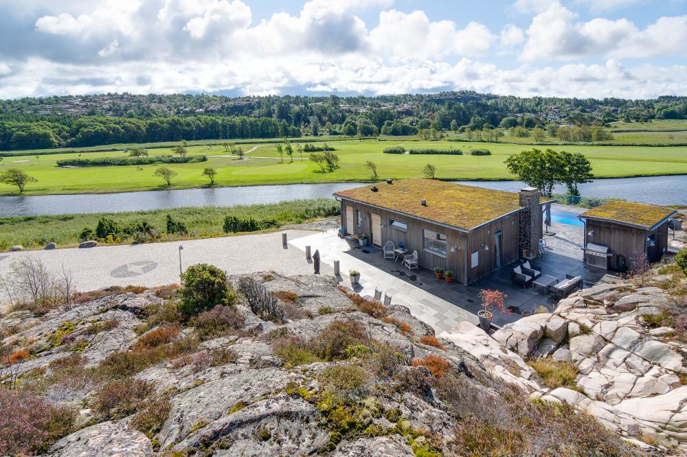 SwedenEstates's tweet image. House for Sale in Sweden, High Class at Fjällbacka Golf club
Humlegården 6, Tanum, Fjällbacka, Västra Götaland
For more go to below link:
swedenestates.com/realestate/MDI…..

Welcome to @SwedenEstates 
Global Real Estate Marketplace
#houseforsale #sweden