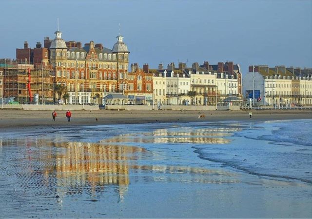 DorsetTourism's tweet photo. Reflections on the water 🌊💙 ...
📍Weymouth Seafront, Dorset ...
📷 @hils0812 👈 Thanks for sharing such an awesome photo! 😍
...
#VisitDorset #ExploreDorset #DramaticDorset #LoveDorset #Dorset #LoveGreatBritain #Weymouth #Beach https://t.co/rs3t3pBG6w https://t.co/lsycW7EE4T
