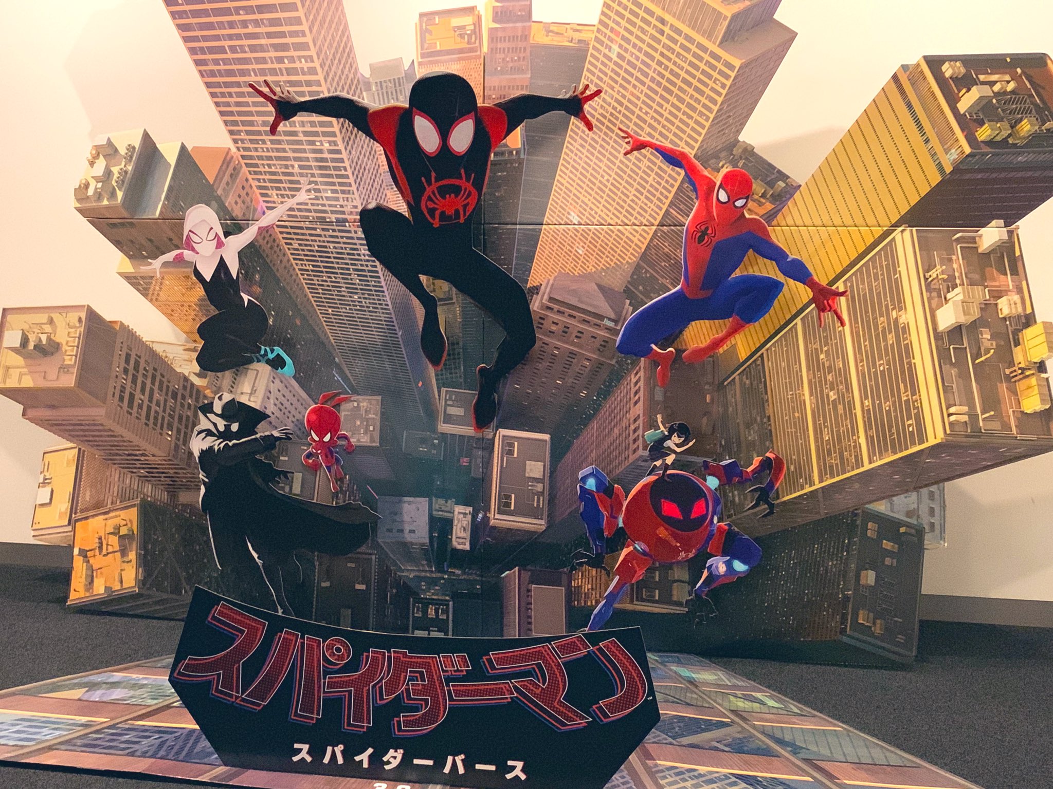 ツナミノユウ スパイダーバース 試写行きました 最高だった 全部最高だった 敵味方キャラ全員よかった 師弟関係を中心に据えたシナリオも完璧だった 全秒良かった なんならコロンビアのロゴが出るところからエンドロールが終わって客電がつくまで最高