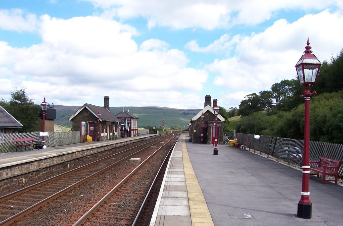 🏆 This #February we want to spoil you with our #NorthernGiveaway! One lucky winner can grab two travel passes. Just follow these 3 simple steps:
👉Comment on this post with the name of the station
👉Follow our page
👉Re-tweet this post 
Competition ends at 23:59 28/02/2019 🎫