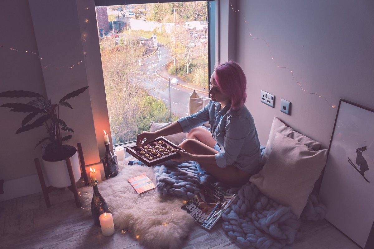 MiaPeriwinkle's tweet photo. Welcome to my favourite hygge corner...it has chocolate too! 😍#hygge #cosy https://t.co/jQBFxrFwe0