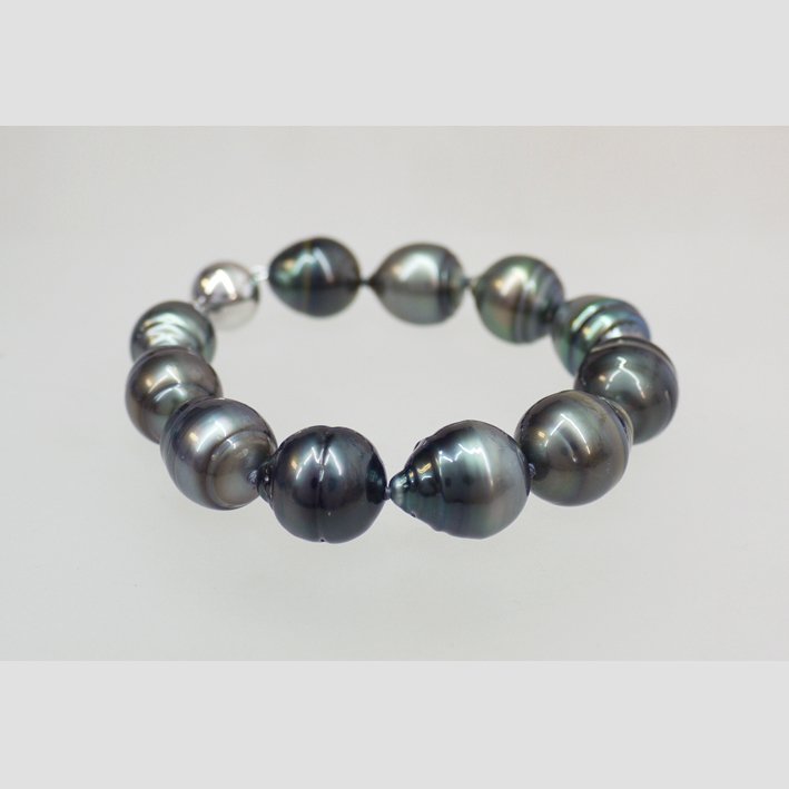 Recently commissioned Tahitian pearl bracelet, a great way to add colour to your pearl collection! 

#brooklindejewel #bespokejewellery #tahitianpearls #tahitianpearl #pearlbracelet #peals #shoplocal #shopcardiff #mycastlequarter