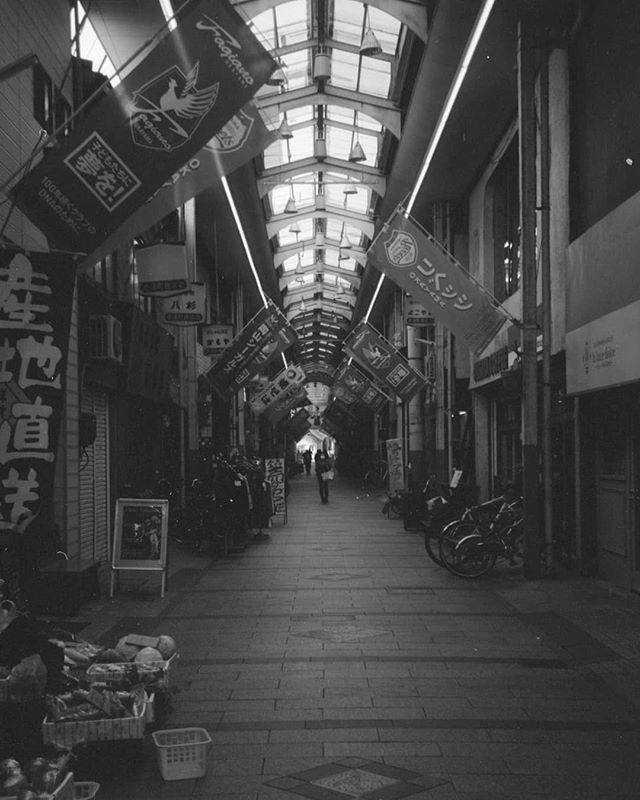 kunishi's tweet photo. A deserted shopping mall. Olympus 35RC, Fuji Neopan Acros 100

#shoppingmall #streetscene #streetsnap #streetphotography #bnw_street #bnwstreet #bnw_japan #bnwjapan #olympus35rc #fujiacros100 #filmphotography #film_jp #film_japan #filmisalive #filmisnotd… https://t.co/qJSdtO7Qph https://t.co/hlPnq9sSj7