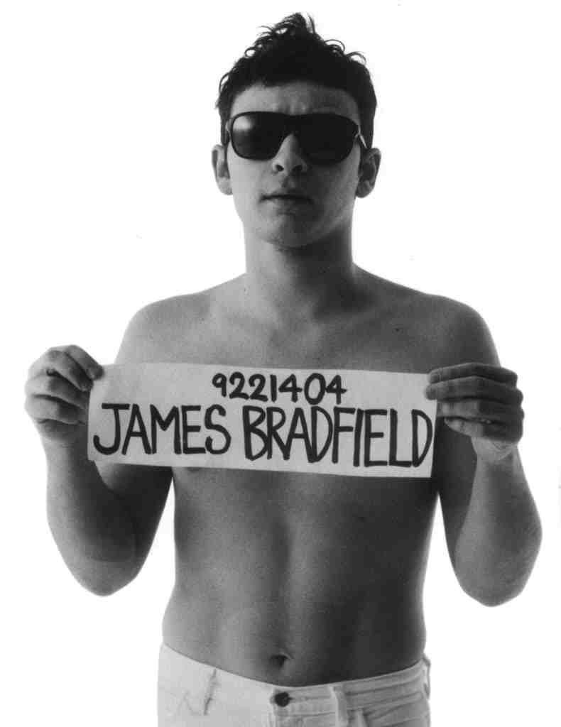 Happy 50th birthday to the Manic Street Preachers frontman James Dean Bradfield.

Penblwydd hapus James. 